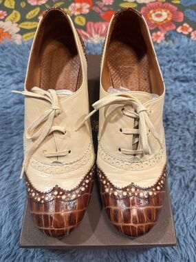 Preowned Chie Mihara Lace Up Oxford Heels In Size 39